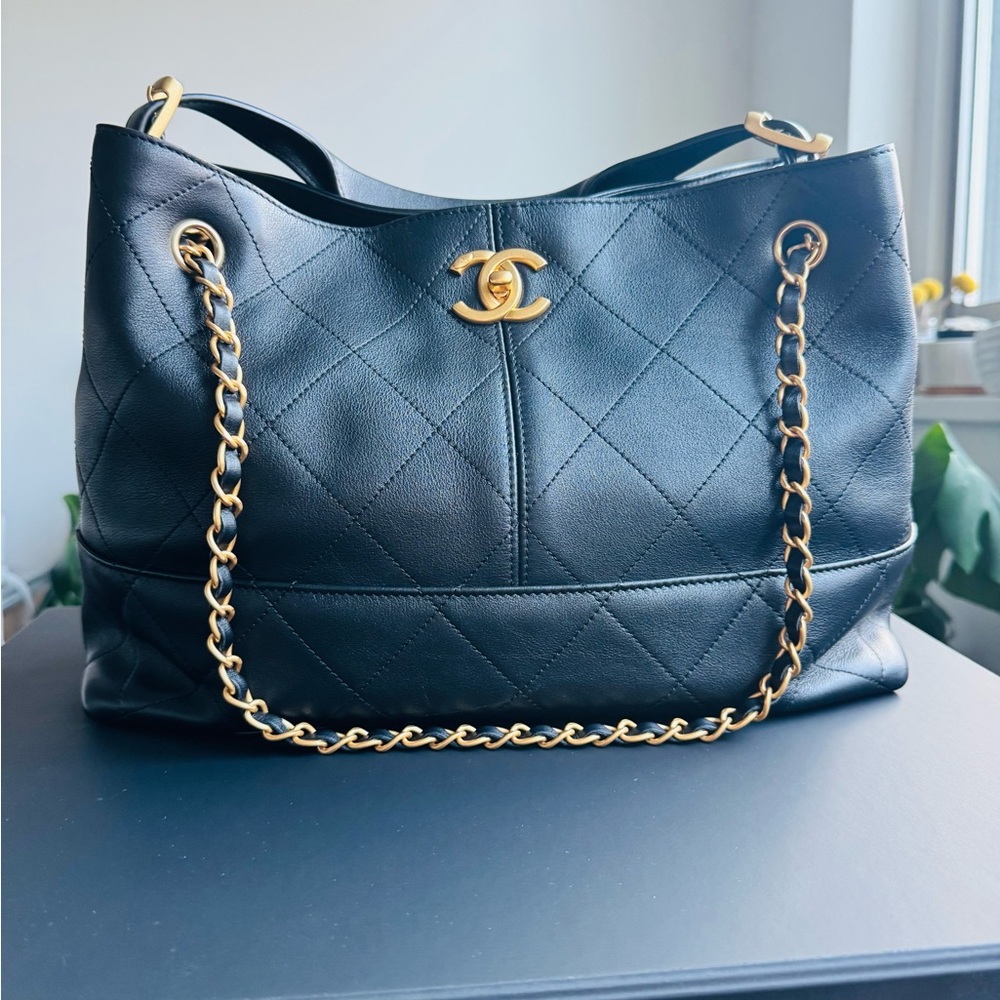 CHANEL Shopping Bag from 2024/25 Metiers d’Art